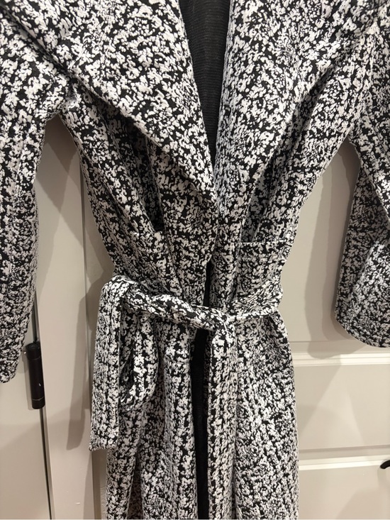 Love Jackets & Blazers - Love 83 Black and White Patterned Knit Top